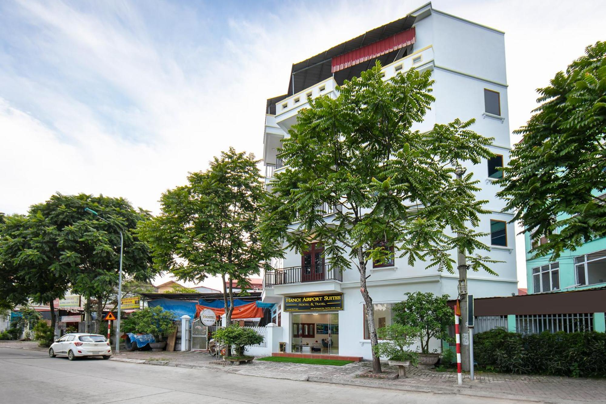 Airport Hostel *